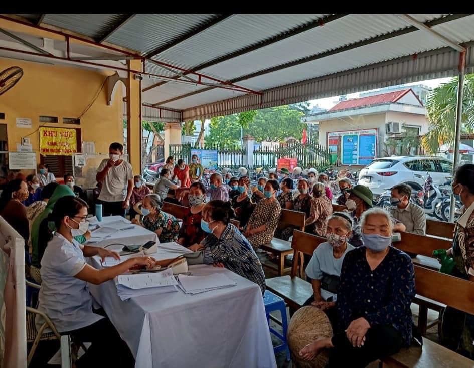 Anh khám bệnh 4.jpg